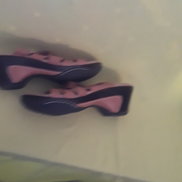 Shoes - Picture 4 of 5